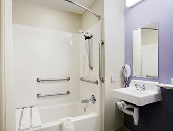 Microtel Inn Atlanta Airport 07.[1]